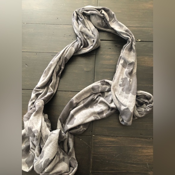 bundle of seven scarves - Picture 6 of 8